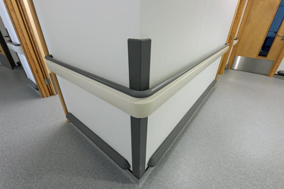 Hand crash rail and corner guard (1)